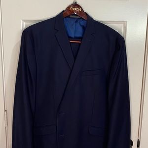 Gents suit hardly worn